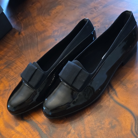 Bally Elegent Patent Leather Tuxido  Black Men\'s Slip-On Loafers